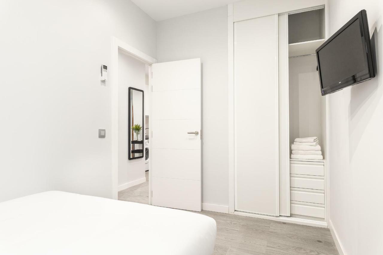 Apartmán Bnbholder Black & Yellow Design Sol Madrid Exteriér fotografie