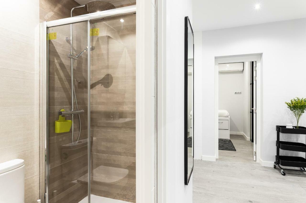 Apartmán Bnbholder Black & Yellow Design Sol Madrid Exteriér fotografie
